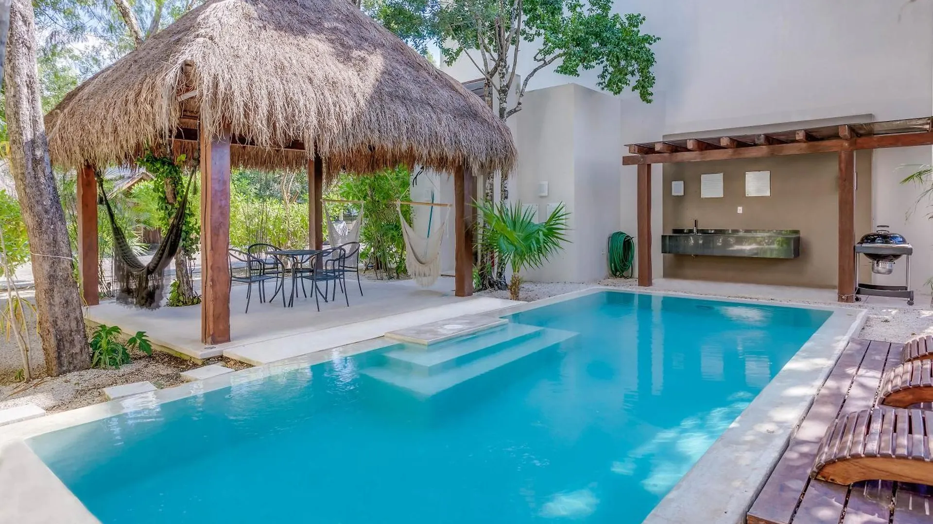 Дом отдыха Beautiful Villa With Private Jacuzzi In Aldea Zama Тулум
